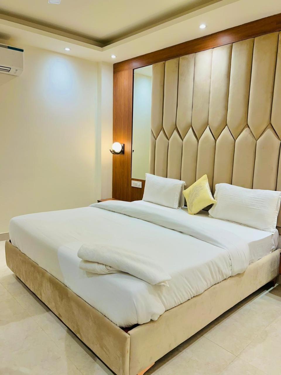 Hotel Riverb New Delhi Exterior photo
