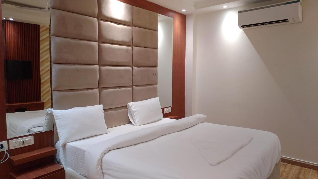 Hotel Riverb New Delhi Exterior photo